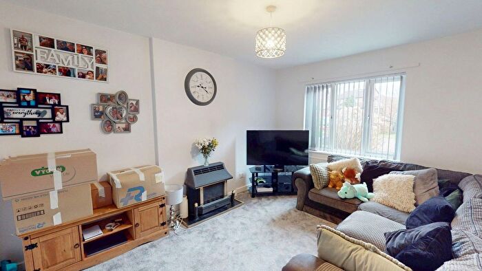 3 Bedroom Semi-detached House To Rent In Hazeldene, Westhoughton, BL5