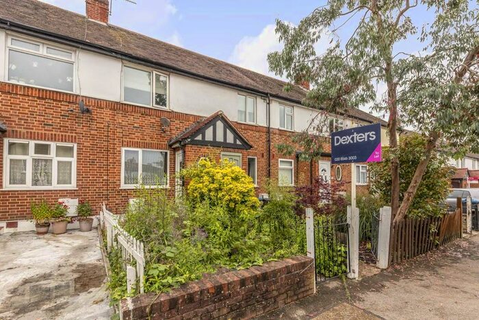 2 Bedroom Flat To Rent In Errol Gardens, New Malden, KT3