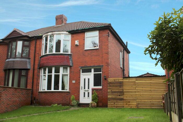 3 Bedroom Semi-Detached House To Rent In Broadway, Chadderton, OL9