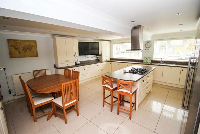 4 Bedroom Detached House For Sale In Kingswood Chase, Leigh-On-Sea, SS9