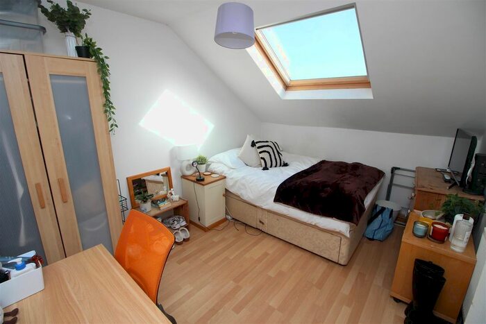 6 Bedroom Maisonette To Rent In Myrtle Grove, Newcastle Upon Tyne, NE2
