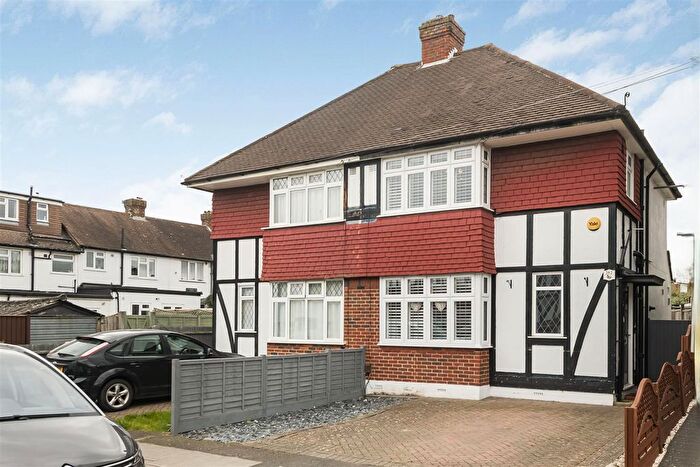 3 Bedroom Semi Detached House For Sale In Kingsbridge Road, Morden, SM4