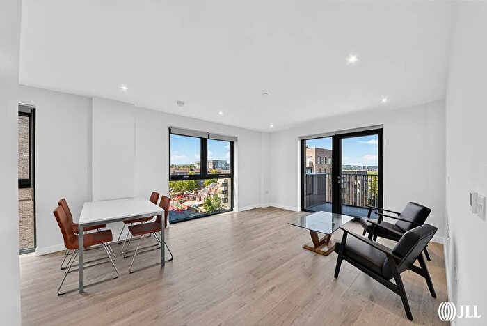 2 Bedroom Flat To Rent In Anax Street, London, N4