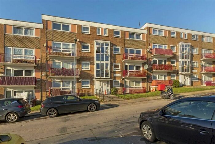 2 Bedroom Flat To Rent In Kingsgate, Wembley, HA9