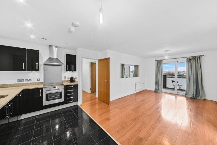 3 Bedroom Flat To Rent In Barge Walk, London, SE10