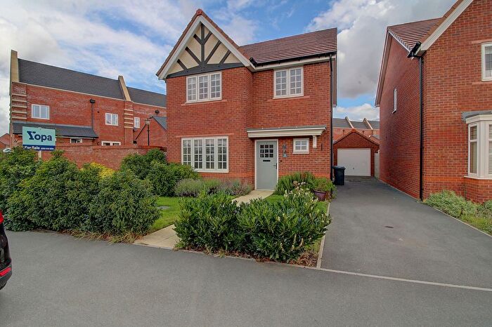 4 Bedroom Detached House For Sale In Lapwing Drive, Hinckley, LE10