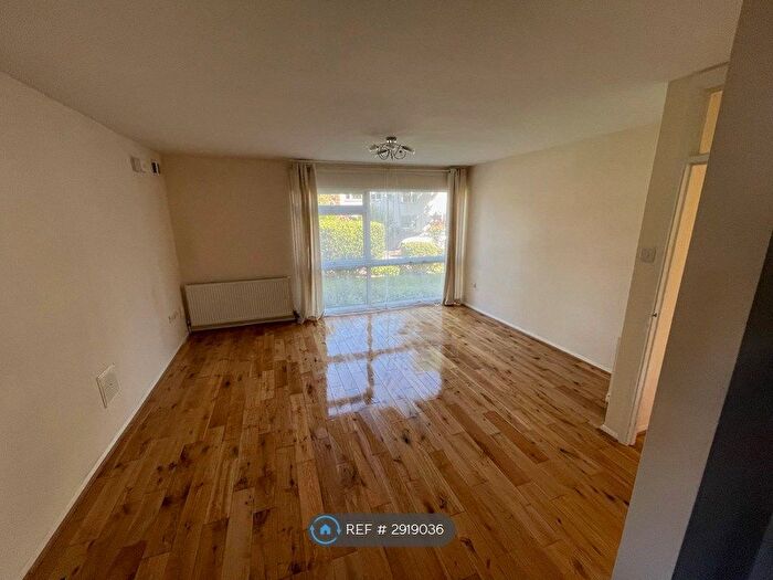2 Bedroom Flat To Rent In Glengall Road, Woodford Green, IG8