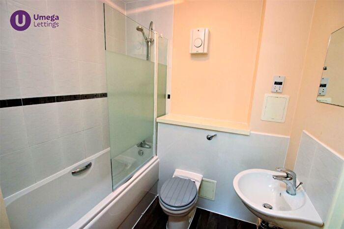 2 Bedroom Flat To Rent In Colonsay Close, Granton, Edinburgh, EH5