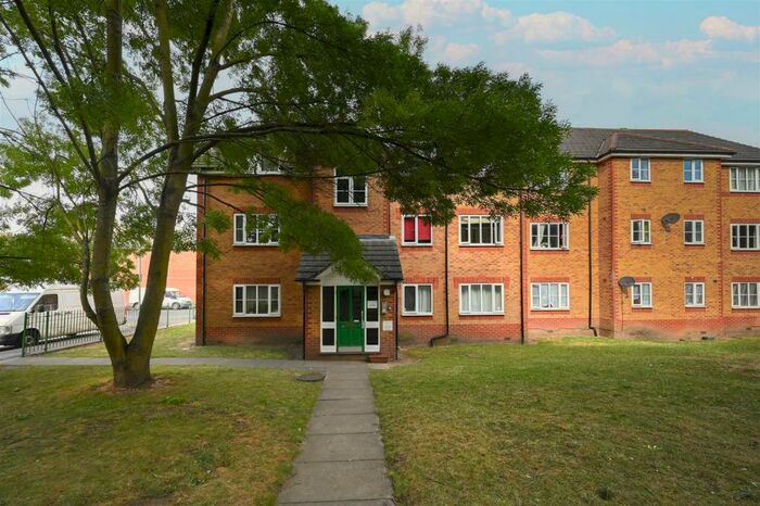 2 Bedroom Apartment To Rent In Westbury Road, Walthamstow, E17