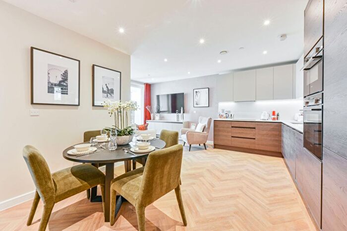 3 Bedroom Flat For Sale In North West Quarter, Queen's Park, NW6