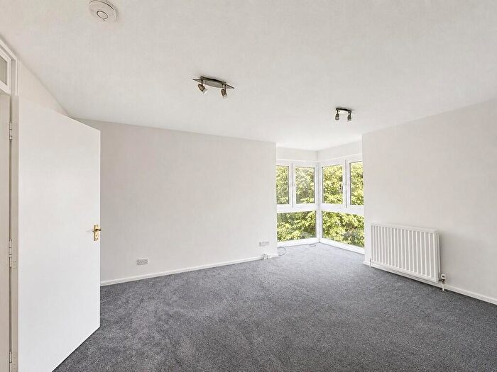 2 Bedroom Flat To Rent In Lansdowne Road, Croydon, CR0