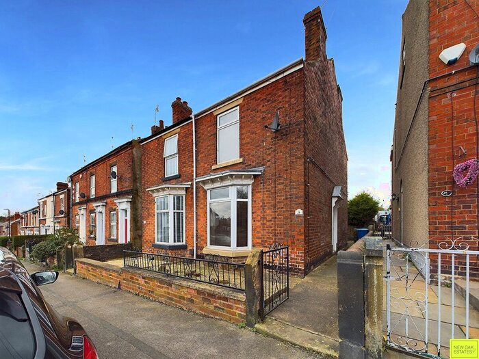 2 Bedroom Semi-Detached House To Rent In St. Thomas Street, Chesterfield, S40