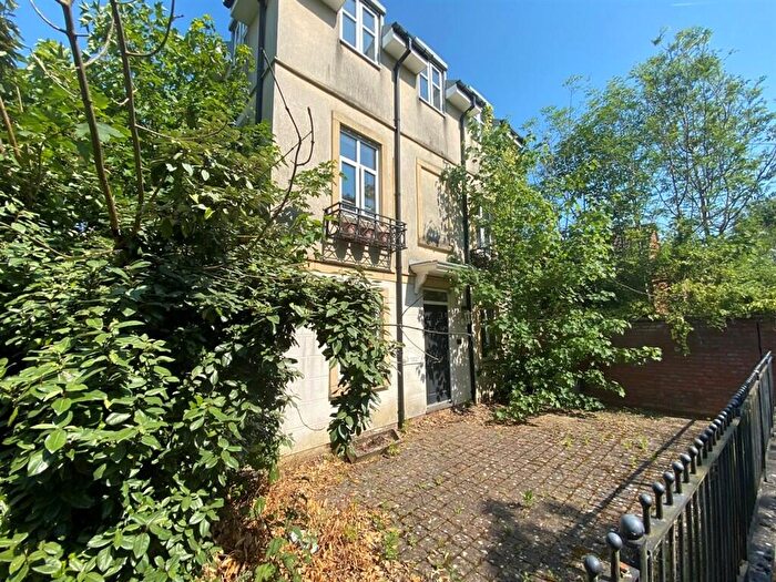 4 Bedroom Detached House For Sale In Elgar Close (& Garage), Swindon, SN25