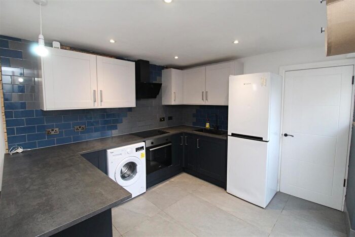 2 Bedroom Flat To Rent In Gordon Road, Roath, CF24