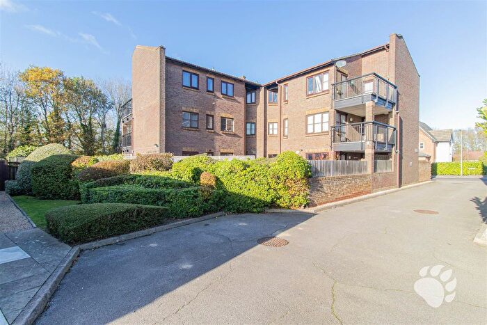 2 Bedroom Flat For Sale In Forest Glade, Langdon Hills, SS16