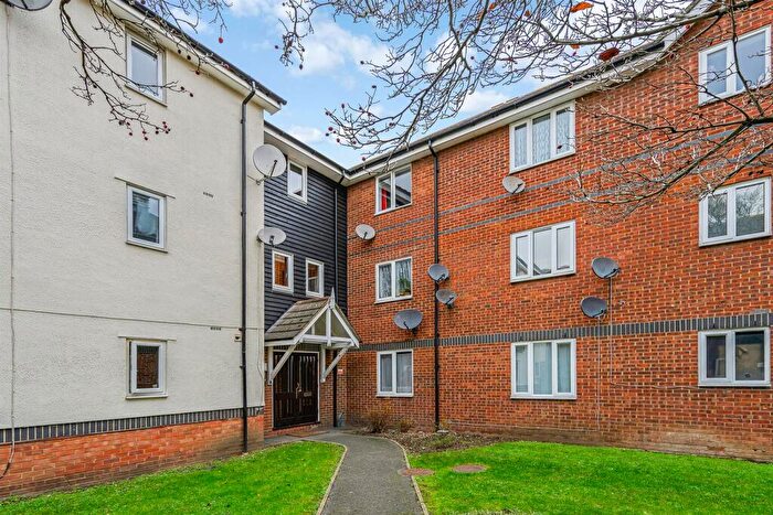 1 Bedroom Apartment For Sale In Mandeville Court, Chingford, E4