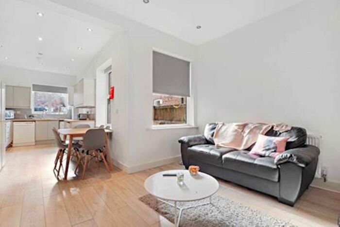 6 Bedroom Terraced House To Rent In Whitby Road, Fallowfield, M14