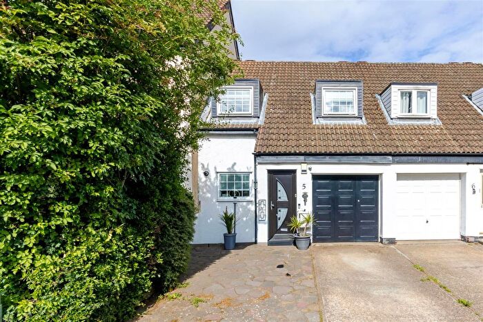 3 Bedroom Property For Sale In Hinkley Close, Harefield, Uxbridge, UB9