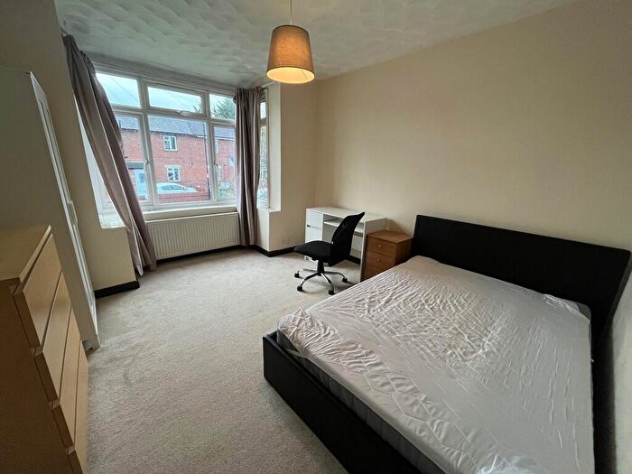 5 Bedroom Semi-Detached House To Rent In Broadlands Road, Southampton, SO17