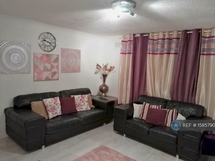 2 Bedroom Flat To Rent In Berrywell Gardens, Dyce, Aberdeen, AB21