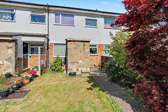 3 Bedroom House For Sale In Ryecroft Gardens, Blackwater, Camberley, GU17