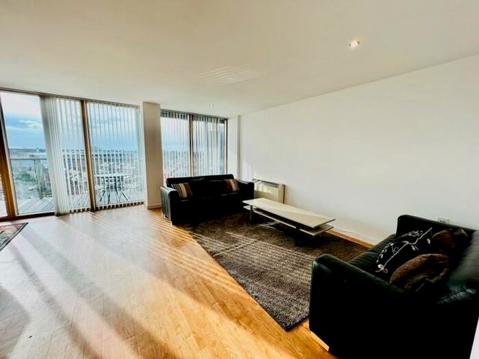 2 Bedroom Apartment To Rent In Warwickgate House, Old Trafford, M16