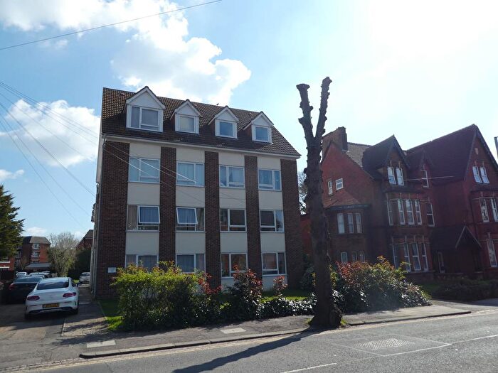 2 Bedroom Flat To Rent In Hathaway Court, Shakespeare Road, MK40