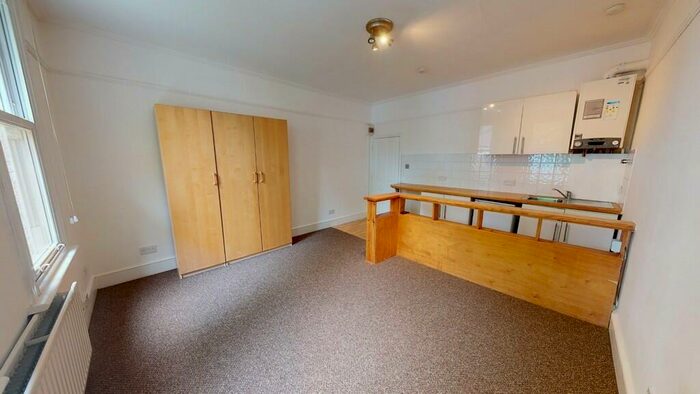 Studio To Rent In Grosvenor Avenue, Carshalton, SM5