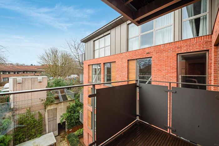 4 Bedroom Apartment To Rent In Farington House, Beaufort Square, London, NW9