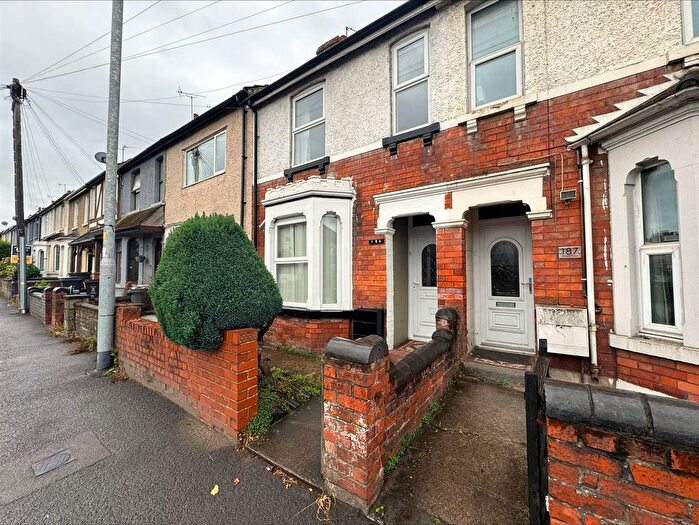 3 Bedroom Terraced House For Sale In Kingshill Road, Swindon, SN1