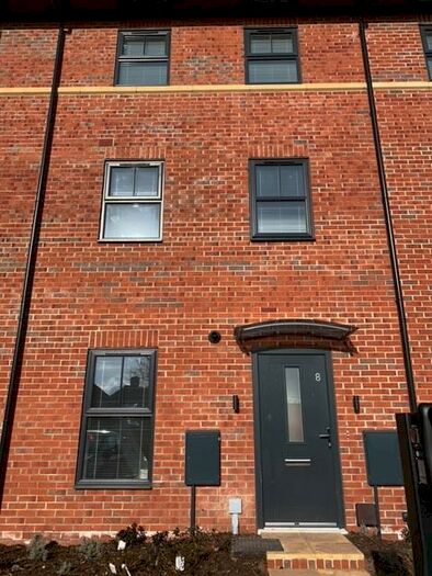 2 Bedroom Town House To Rent In Dallington Street, Nottingham, Nottinghamshire, NG8
