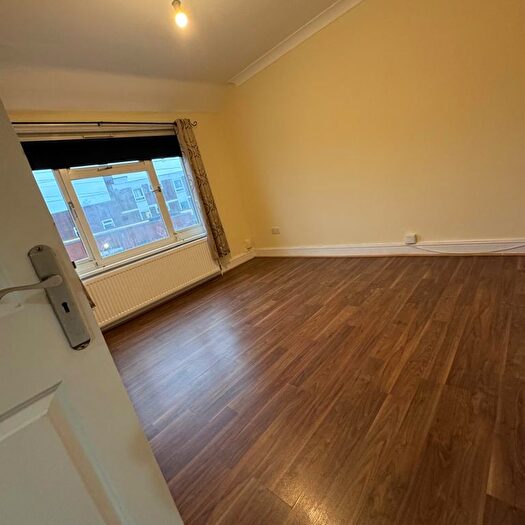 2 Bedroom Flat To Rent In Sinnot Road, E17