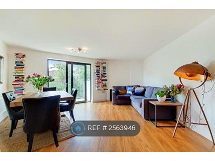 2 Bedroom Flat To Rent In Fairmont House, London, SE16