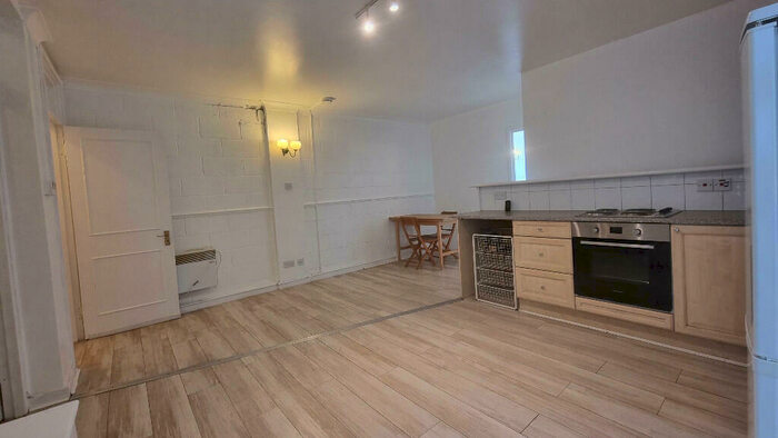 2 Bedroom Flat To Rent In Hackney Road, London, E2