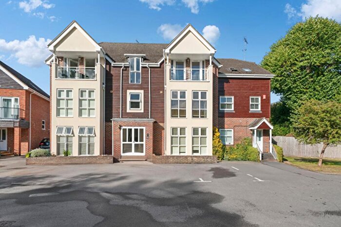 2 Bedroom Flat To Rent In Pendenza, Cobham, KT11