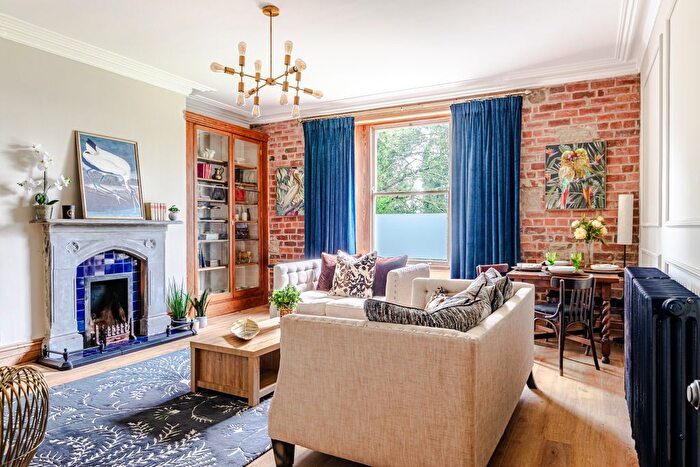 2 Bedroom Flat For Sale In Elmete Lane, Roundhay, Leeds, LS8