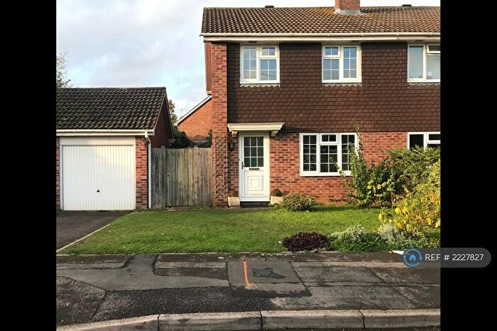 3 Bedroom Semi-Detached House To Rent In Ravensbourne Drive, Reading, RG5