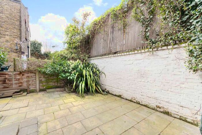 2 Bedroom Flat To Rent In Wandsworth Bridge Road, Fulham, London, SW6