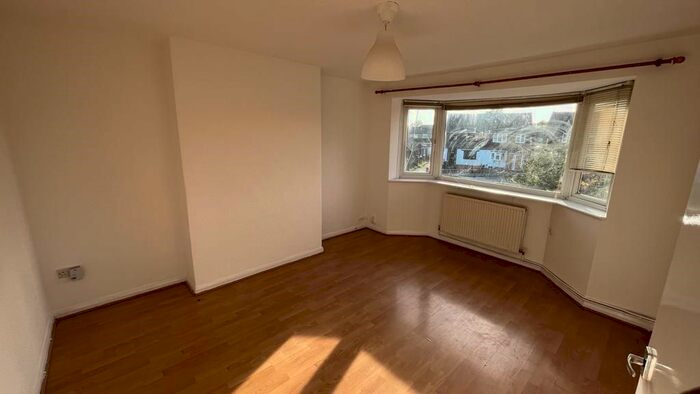 2 Bedroom Maisonette To Rent In The Gardens, Feltham, TW14