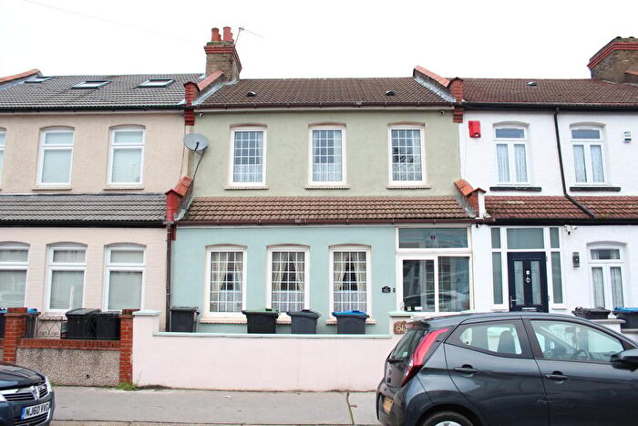 3 Bedroom Terraced House For Sale In Colliers Water Lane, Thornton Heath, CR7