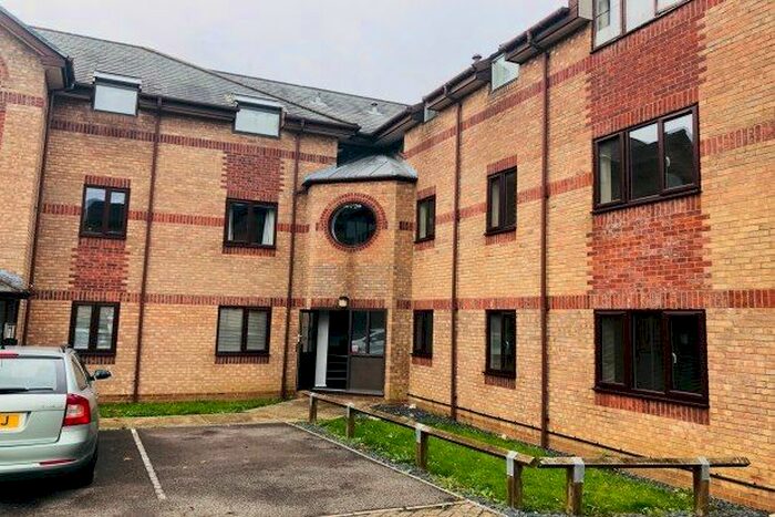 2 Bedroom Flat To Rent In Barnes Court, Bristol, BS34
