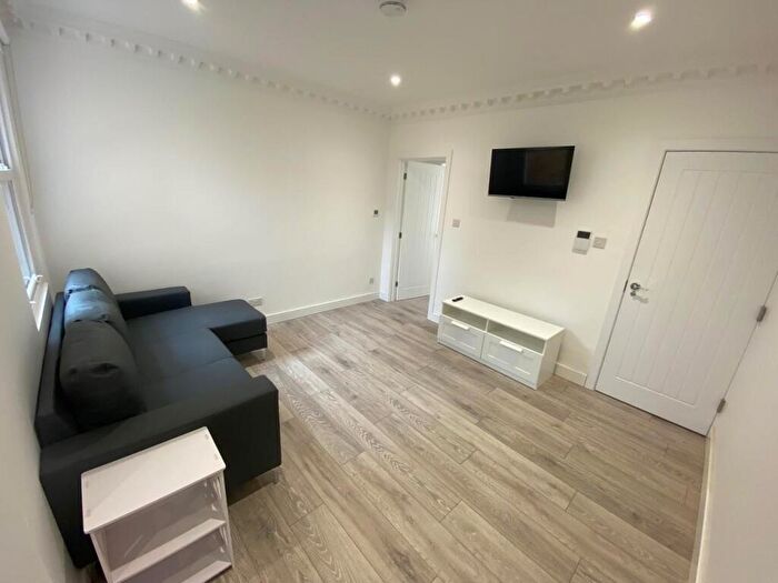 1 Bedroom Flat To Rent In Filey Road, Reading, RG1