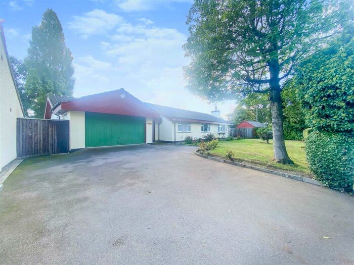 4 Bedroom Detached Bungalow To Rent In Hawkes Mill Lane, Allesley, Coventry, CV5