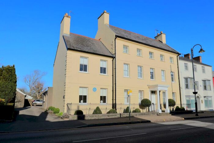 2 Bedroom Flat To Rent In Flat Woodstock House, Cowbridge, CF71