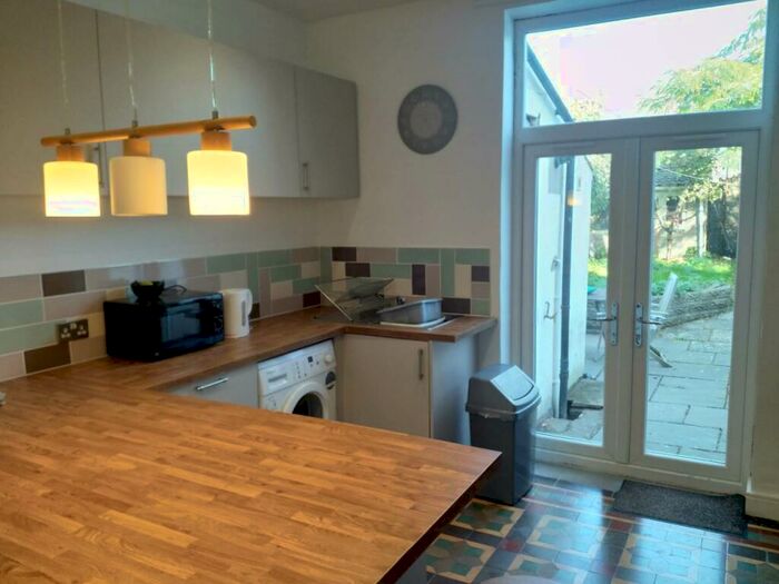 1 Bedroom House To Rent In Cosmeston Street (Rooms), Cathays, Cardiff, CF24