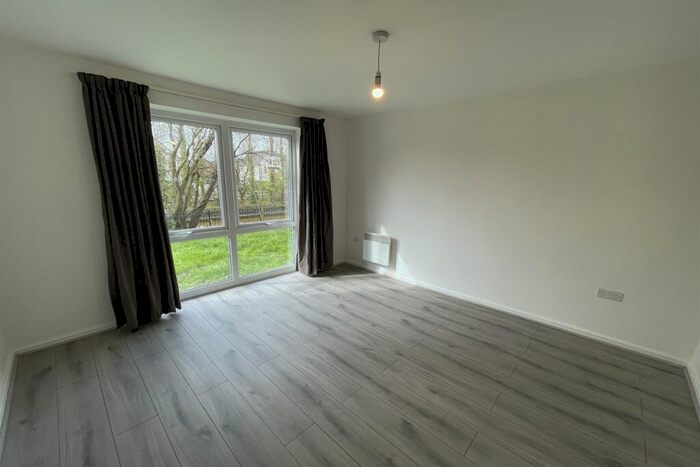 2 Bedroom Apartment To Rent In Edwin Court, Bridgewater Park, Eccles, M30