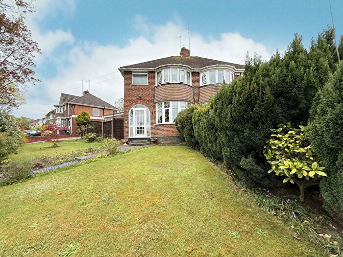 3 Bedroom Semi-Detached House For Sale In Yarningale Road, Kings Heath, B14