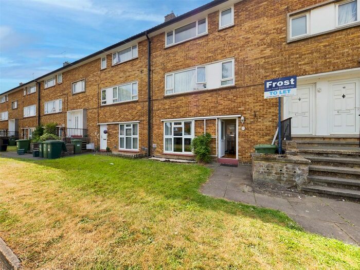 1 Bedroom Flat To Rent In Cambria Gardens, Stanwell, Staines-Upon-Thames, Middlesex, TW19