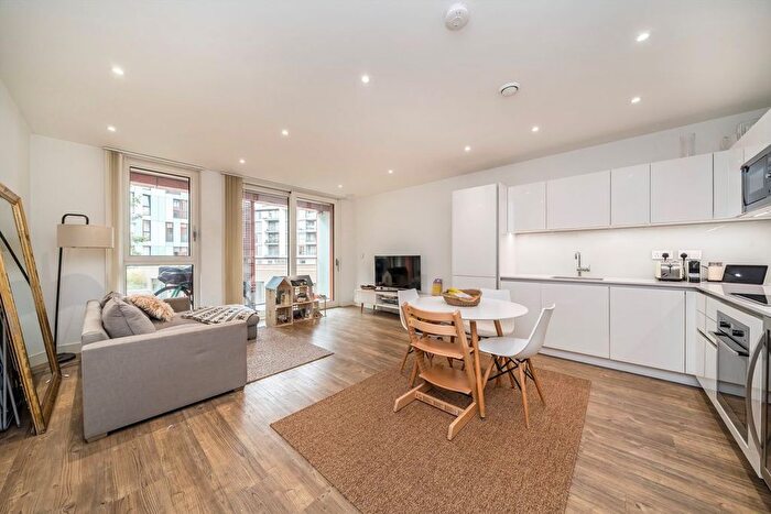 2 Bedroom Flat For Sale In Cable Walk, Greenwich, SE10