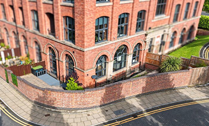3 Bedroom Duplex To Rent In Valley Mills, Cottonfields, Bolton, BL7